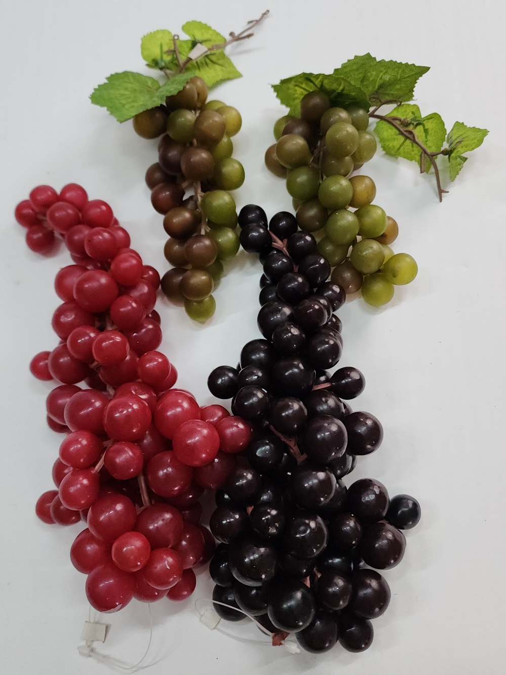 Vintage Mid Century Plastic Rubber Grapes Cluster Lot Of 4 Green Purple Red